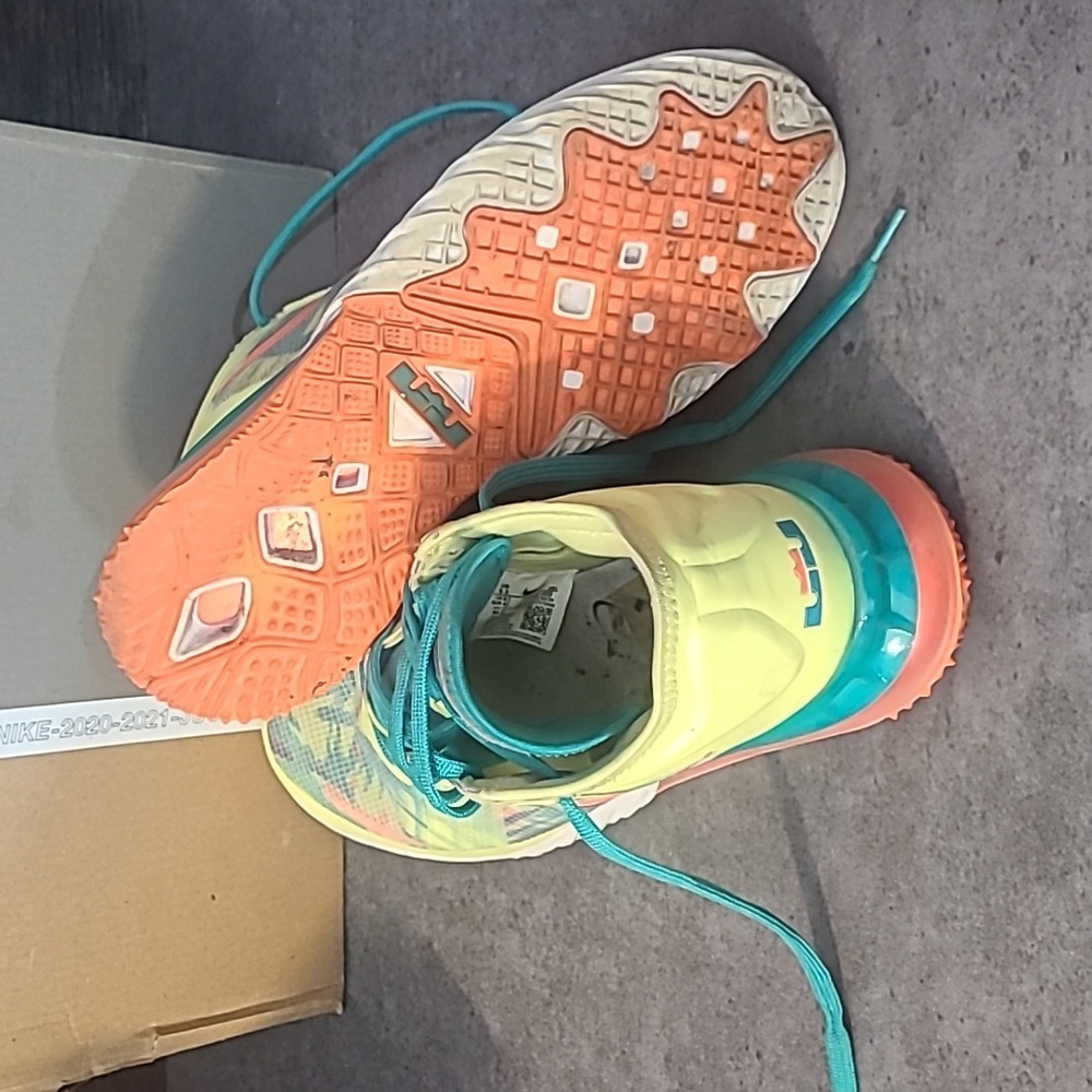 lebron 18 mango